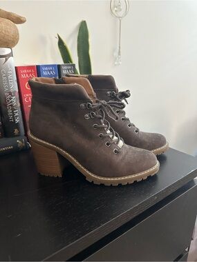 Women’s Brown Suede Lace-Up Block Heel Boots